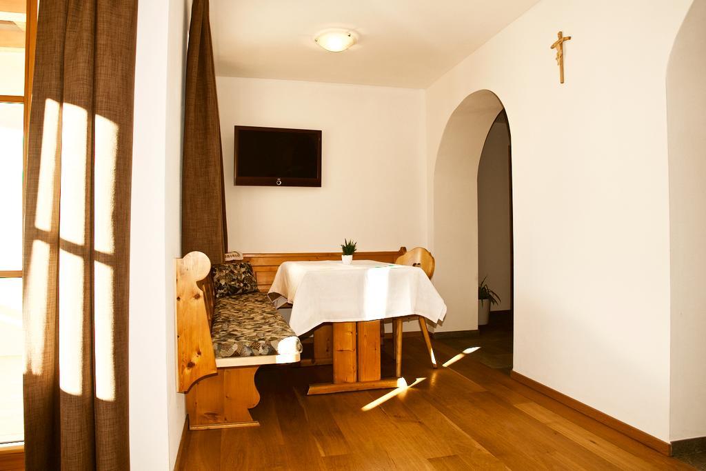 Aparthotel Putzerhof Funes  Exterior foto